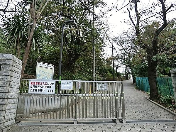 【周辺】横浜市立浜中学校まで622m、未来を見つめ　まちとともに生きる子どもたちのために広げようあいさつの輪