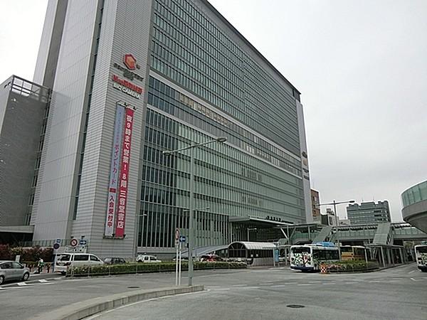 【周辺】キュービックプラザ新横浜まで1138m、新横浜駅直結の複合商業施設。お土産屋や飲食店が揃っているほか、家電「ビックカメラ」も入っています