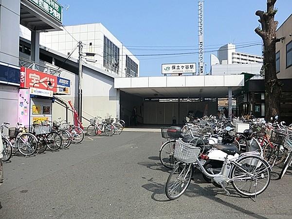 【周辺】JR「保土ケ谷」駅まで2050m、JR横須賀線・湘南新宿ラインが停車します。東口・西口とも多くのバスが発着するターミナルがあります。