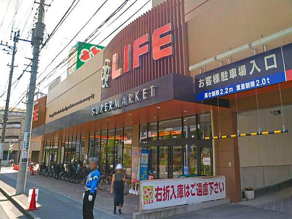 【周辺】ライフ宮崎台店まで613m、宮崎台駅の北東側にあるスーパー。駐車場も完備。夜1時まで営業していますのでお帰りが遅くなった際にも便利です