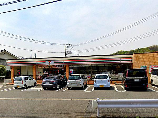 【周辺】セブンイレブン横浜峰沢町店まで709m、新横浜通り沿いにあるコンビニです