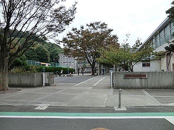【周辺】横浜市立間門小学校まで990m