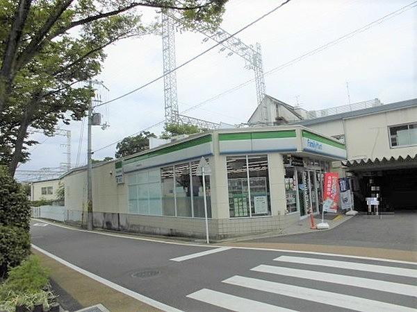 【周辺】ファミリーマート京阪藤森駅前店まで96m