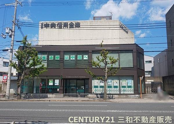【周辺】京都中央信用金庫西京極支店まで710m、営業時間：9：00～15：00定休日：土日