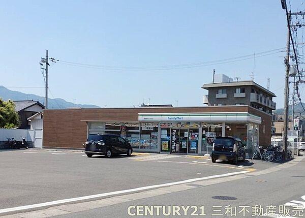 【周辺】ファミリーマート嵯峨野宮ノ元町店まで70m、営業時間：24時間営業