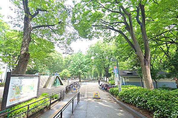 【周辺】新宿中央公園まで550m