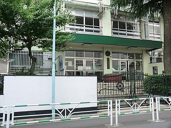 【周辺】渋谷区立神宮前小学校まで746m