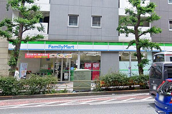 【周辺】ファミリーマート三軒茶屋駅南口店まで210m