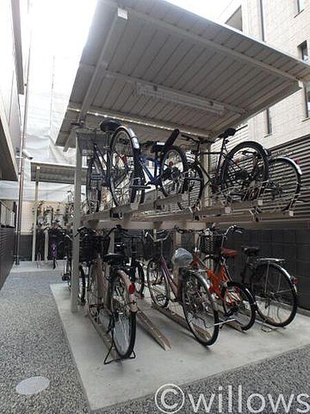【駐車場】自転車は必需品という方も多くいらっしゃいます。このマンションコミュニティの雰囲気を教えてくれます。空き状況もすぐにお調べいたします。
