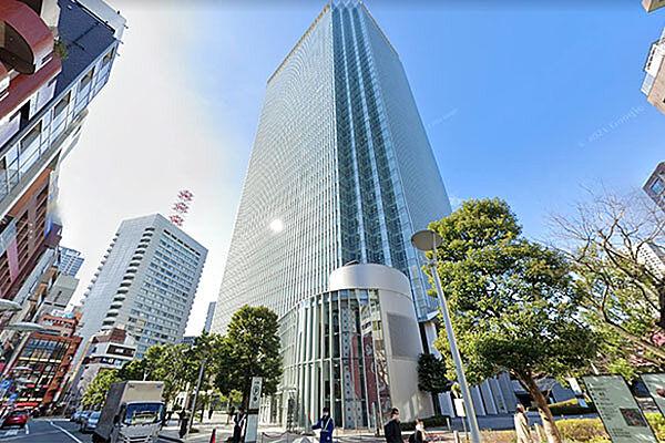 【周辺】赤坂Bizタワーまで450m、地下1階～2階まで成城石井などのスーパーや飲食店が入っています。