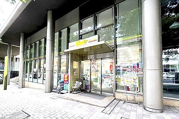 【周辺】デイリーヤマザキ六本木3丁目店まで50m、本マンション1階THE ROPPONGI TOKYO PLAZA内にあります。