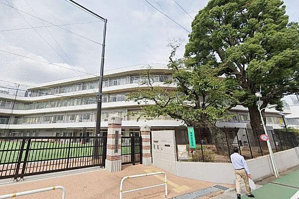 【周辺】品川区立芳水小学校まで600m、大崎図書館分館も併設されています。