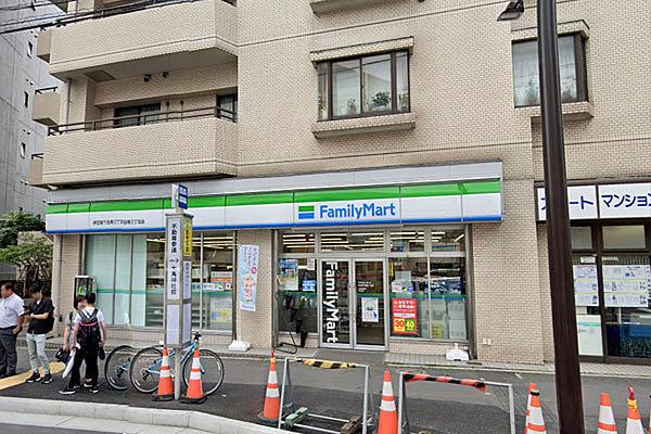 【周辺】ファミリーマート伊豆屋下目黒三丁目店まで300m
