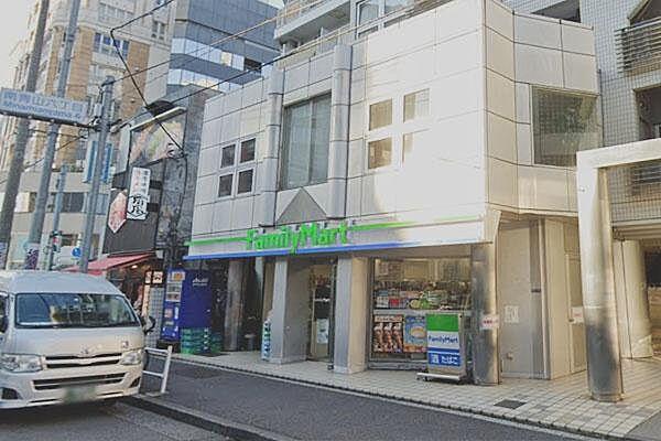 【周辺】ファミリーマート南青山六丁目店まで130m