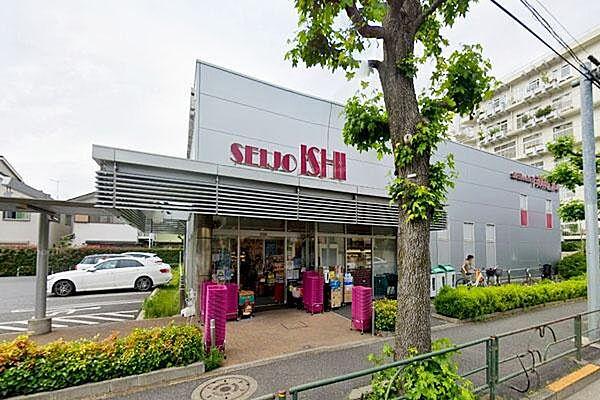 【周辺】成城石井柿の木坂店まで90m、駒沢通り沿いにあります。