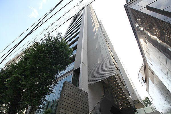 【外観】外観／松濤アドレスのタワーマンション山手通り沿いですが、お部屋は反対側の住宅地を向いています。