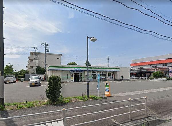 【周辺】ファミリーマート福生横田基地前店まで1075m