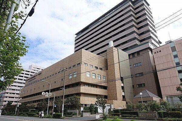 【周辺】横浜市立大学附属市民総合医療センターまで452m、「頼れる病院ランキング」において、2012年、2013年に全国1位に選出されたこともある病院。いざという時に助かります。