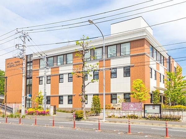 【周辺】横浜医療福祉センター港南まで897m、重症心身障害児者施設と、小児期発症の慢性神経疾患の2部門から成る「生涯一貫した診療」が特徴の医療福祉施設です。