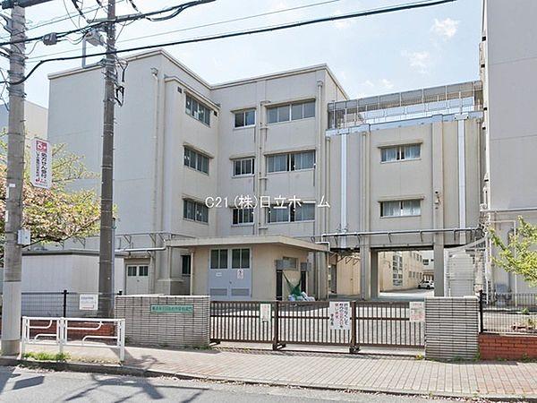 【周辺】横浜市立日吉台中学校まで2192m、横浜市港北区北部に位置する住宅地である日吉にある中学校である。横浜市で2番目にグラウンドが広い中学校。