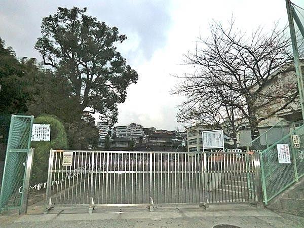 【周辺】横浜市立日野小学校まで458m、学校教育目標：ともに学び合い　自分らしく輝く　日野の子