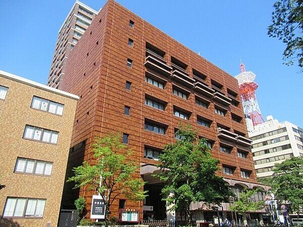【周辺】横浜市中区役所まで438m、 横浜市中区役所は、日本大通りに面した歴史的な建物で、昭和初期に建てられたものです。