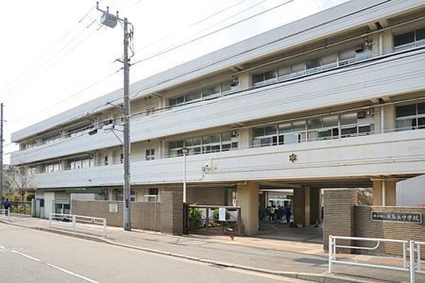【周辺】横浜市立浦島丘中学校まで1467m、学制改革により新制中学校として浦島小学校を借用して開校 　浦島伝説のある町