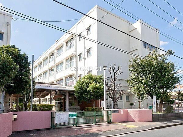 【周辺】横浜市市立大綱小学校まで527m、本校は横浜市において最も歴史のある学校の一つであり、創立以来、これまで多くの方々に支えられて今日に至っています。