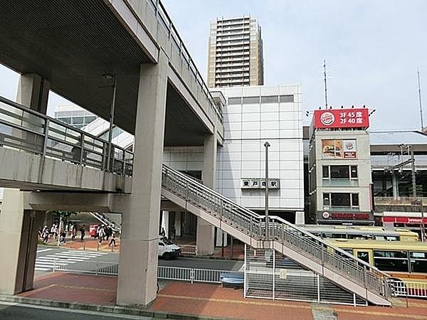 【周辺】JR東戸塚駅まで655m、駅周辺には商業施設が充実しています。暮らしの中心になる駅は、日々の通勤だけでなく、休日のひと時も楽しめます。