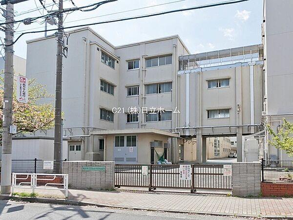 【周辺】横浜市立日吉台中学校まで1032m、横浜市港北区北部に位置する住宅地である日吉にある中学校である。横浜市で2番目にグラウンドが広い中学校。