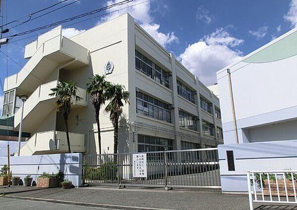 【周辺】横浜市立中川中学校まで814m、学校教育目標は『信頼と共感～夢をもって挑戦し続ける生徒たち～』です。