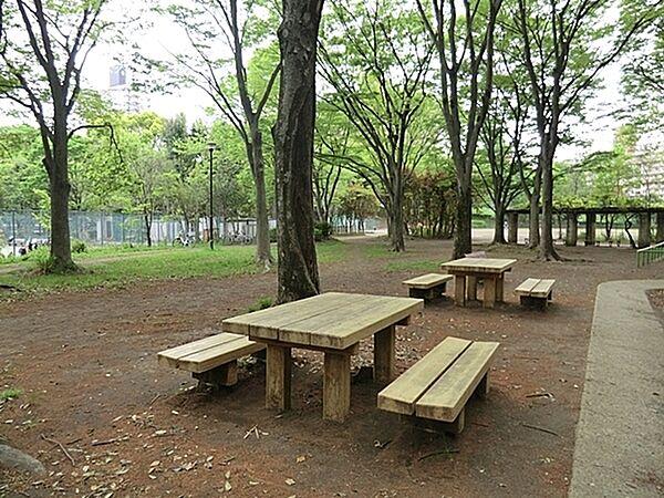 【周辺】日向根公園まで452m、スポーツや散歩に便利な公園です。子供ものびのび遊べます。