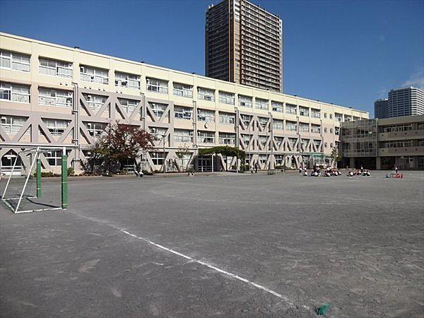 【周辺】横浜市立川上北小学校まで418m、学校教育目標：心　ひびかせ　川北っ子
