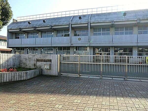 【周辺】横浜市立緑が丘中学校まで2513m、校名のとおり緑あふれる丘の上にある学校です。                  部活動が盛んです。