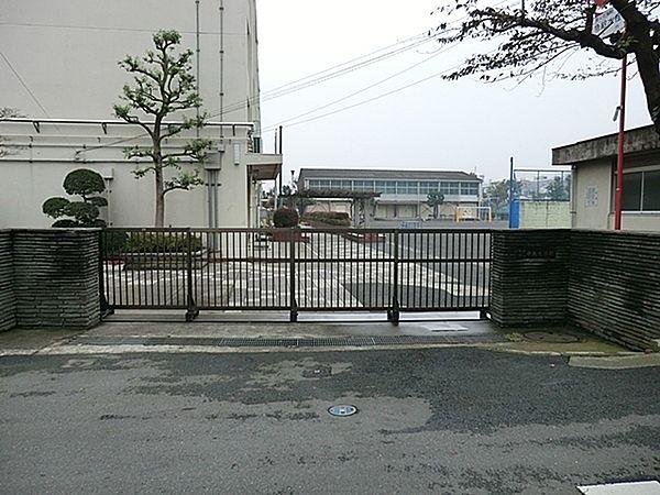 【周辺】横浜市立中丸小学校まで594m、学校教育目標は、学び合い　ひびき合い　高め合い　ともに生きる　中丸の子