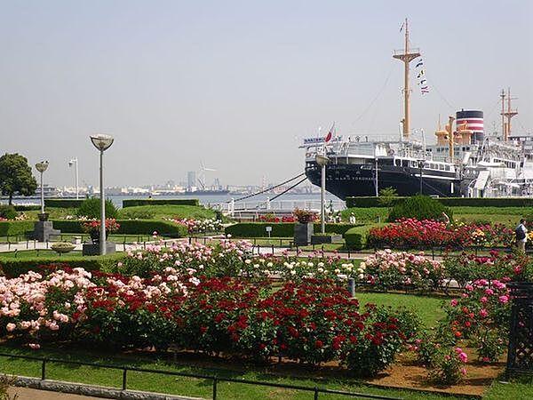 【周辺】山下公園まで541m、海への眺望、記念碑や歌碑など見どころの多い公園です。横浜ベイブリッジや港を行き交う船の眺めがロマンチック。