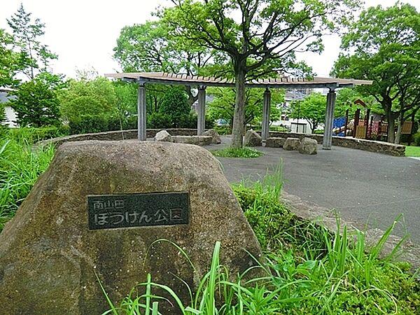 【周辺】南山田ぼうけん公園まで1144m、複合滑り台、砂場、運動広場の3エリアに分かれた公園。