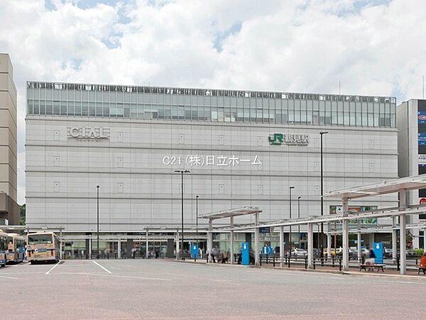 【周辺】鶴見駅（JR線）まで744m、横浜駅までの所要時間は約12分。朝夕のラッシュ時は当駅始発の東京方面行きの電車があり通勤通学に便利。商業施設多数あり。