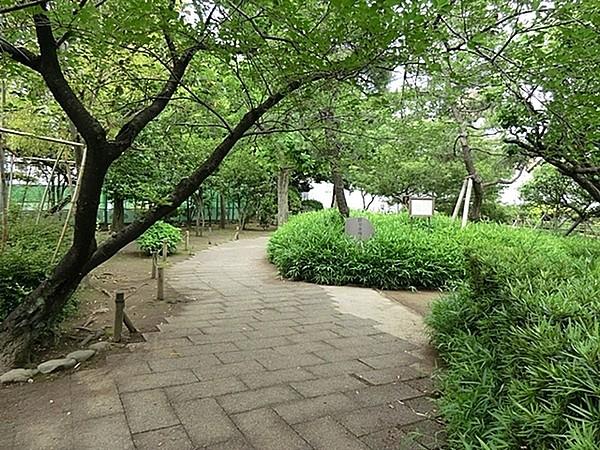 【周辺】聖蹟蒲田梅屋敷公園まで436m、江戸時代よりウメの名所として知られ東海道往来の旅人に梅屋敷として親しまれていた和風庭園。白・紅梅約100本。