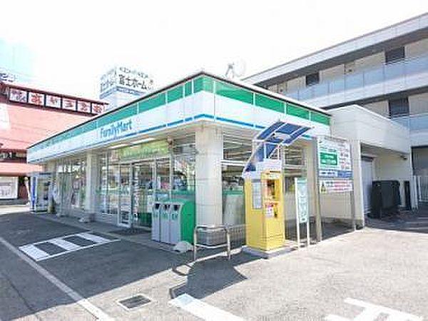 【周辺】ファミリーマート浜寺石津町店まで741m