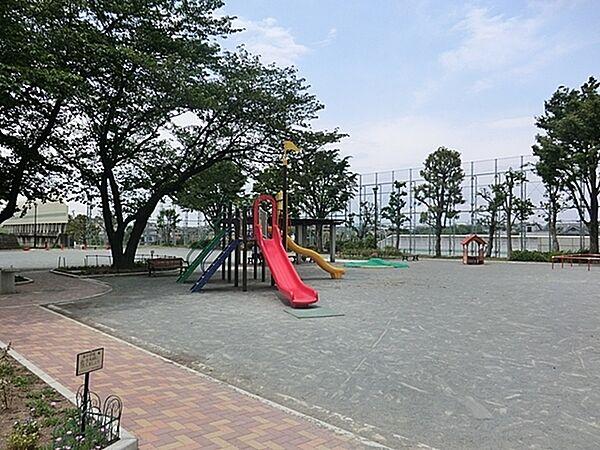 【周辺】瀬戸ケ谷町公園まで1006m、滑り台などあり子どもが楽しめます