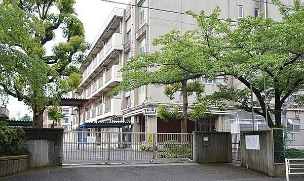 【周辺】横浜市立大豆戸小学校まで813m、子どもたちは学習に、そして小学校生活に毎日前向きに取り組んでいます。