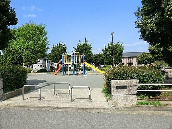【周辺】下倉田第三公園まで968m、複合滑り台などがあります。