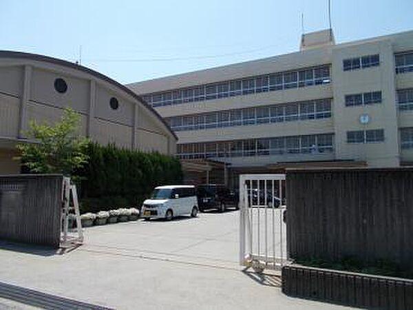 【周辺】茨木市立西陵中学校まで790m