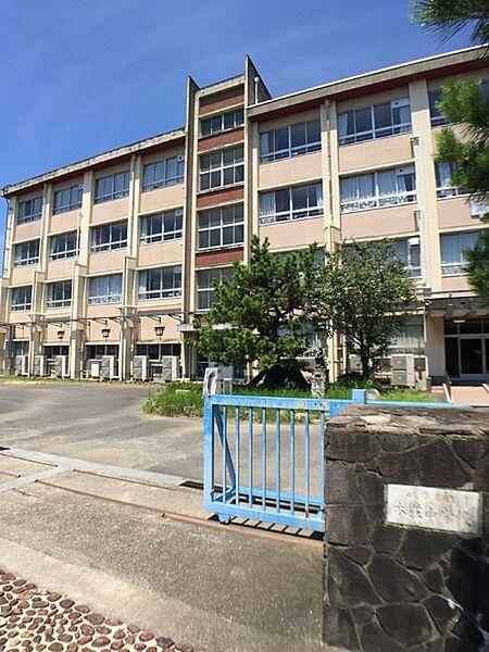 【周辺】岐阜市立本荘中学校まで898m