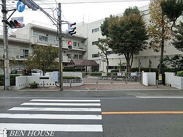 【周辺】横浜市立北方小学校 徒歩7分。教育施設が近くに整った、子育て世帯も安心の住環境です。 550m