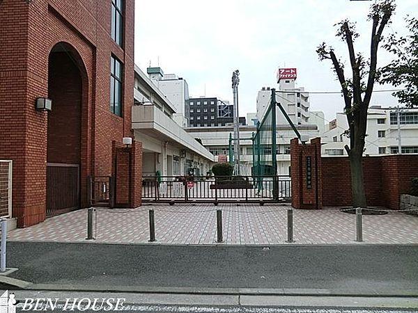 【周辺】横浜市立横浜吉田中学校 徒歩5分。部活動帰りの帰宅も安心の距離です！ 340m
