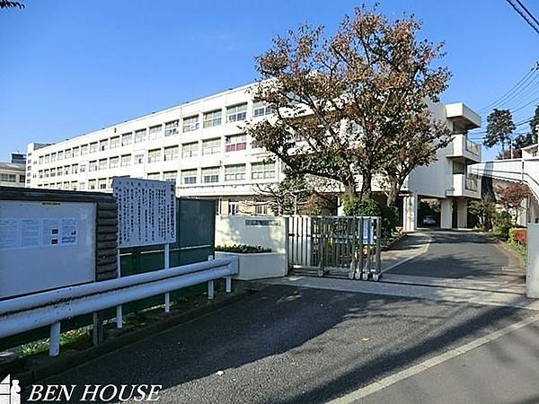 【周辺】横浜市立篠原中学校 徒歩9分。部活動帰りの帰宅も安心の距離です！ 670m