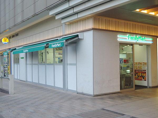 【周辺】ファミリーマート東武松原団地駅前店まで645m