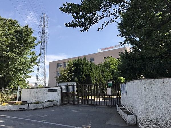 【周辺】草加市立新栄中学校まで1020m